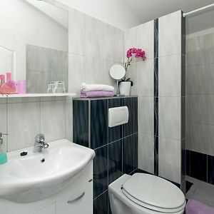 Superior One-Bedroom Apartment